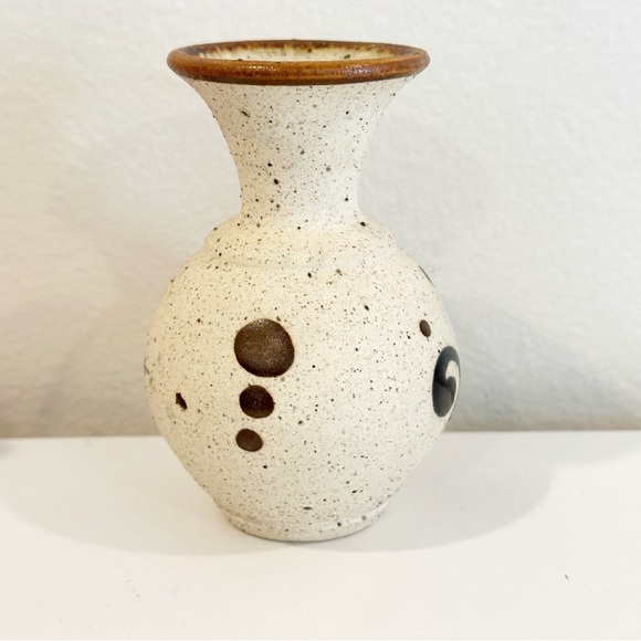 Vintage Tonala Sandstone Mexican Folk Art Handcrafted Floral Ceramic Bud Vase - Picture 4 of 5